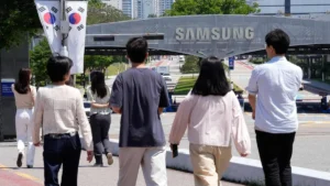 Samsung Workers Vote on Divisive Wage Deal Amidst AI Boom Windfalls and Internal Strife