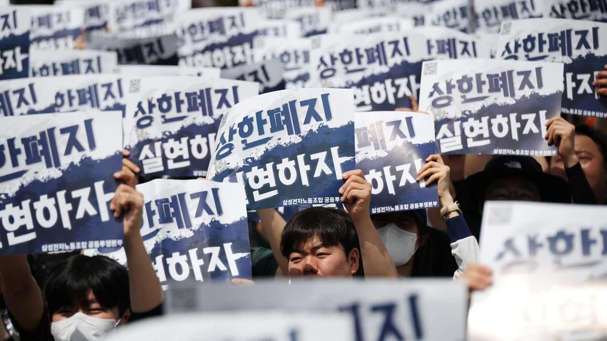 Samsung’s AI Bonanza: A Landmark Deal Averts Strike, Reshapes Tech Labor Landscape