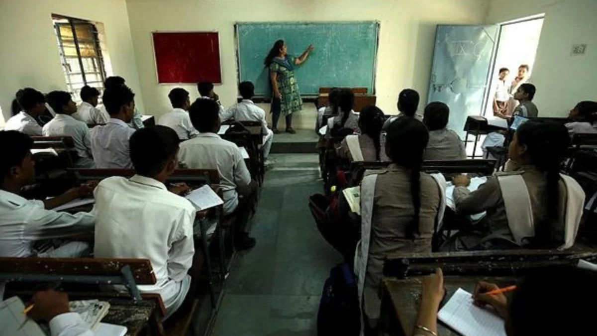 Teachers’ Association Demands Withdrawal of Show-Cause Notices Amidst Declining CBSE Class 12 Results