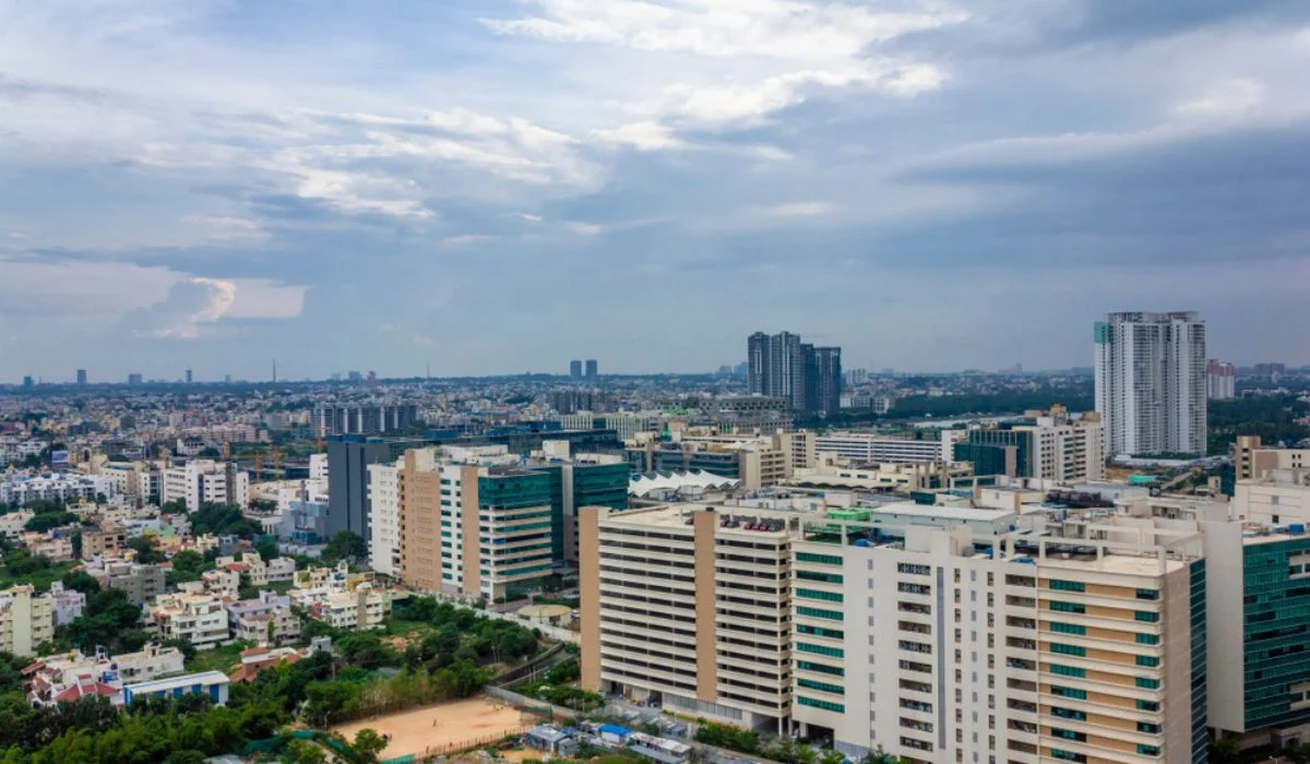 The Great Rental Dilemma: Navigating the Trade-off Between City Centers and Urban Outskirts