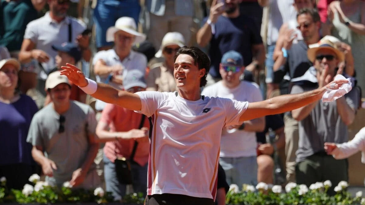 Walton Rocks Roland Garros: Aussie Underdog Stuns Medvedev in Five-Set Epic