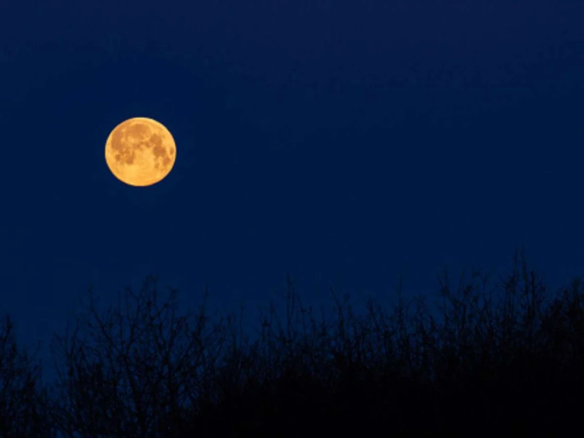 Celestial Encore: Rare Blue Moon to Grace May’s End, Igniting Skies and Imaginations