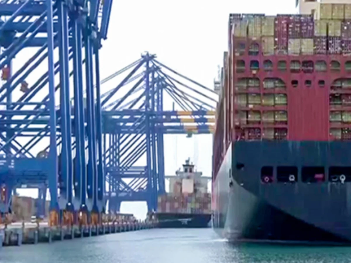 Global Markets Teeter on Edge Amidst US-Iran Deal Hopes and Escalating Mideast Tensions