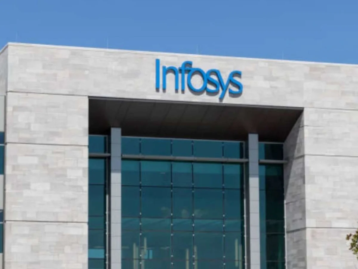 Infosys Unveils Staggered Salary Hikes, Ambitious Hiring, and Key Leadership Transition Amidst Revised Growth Projections