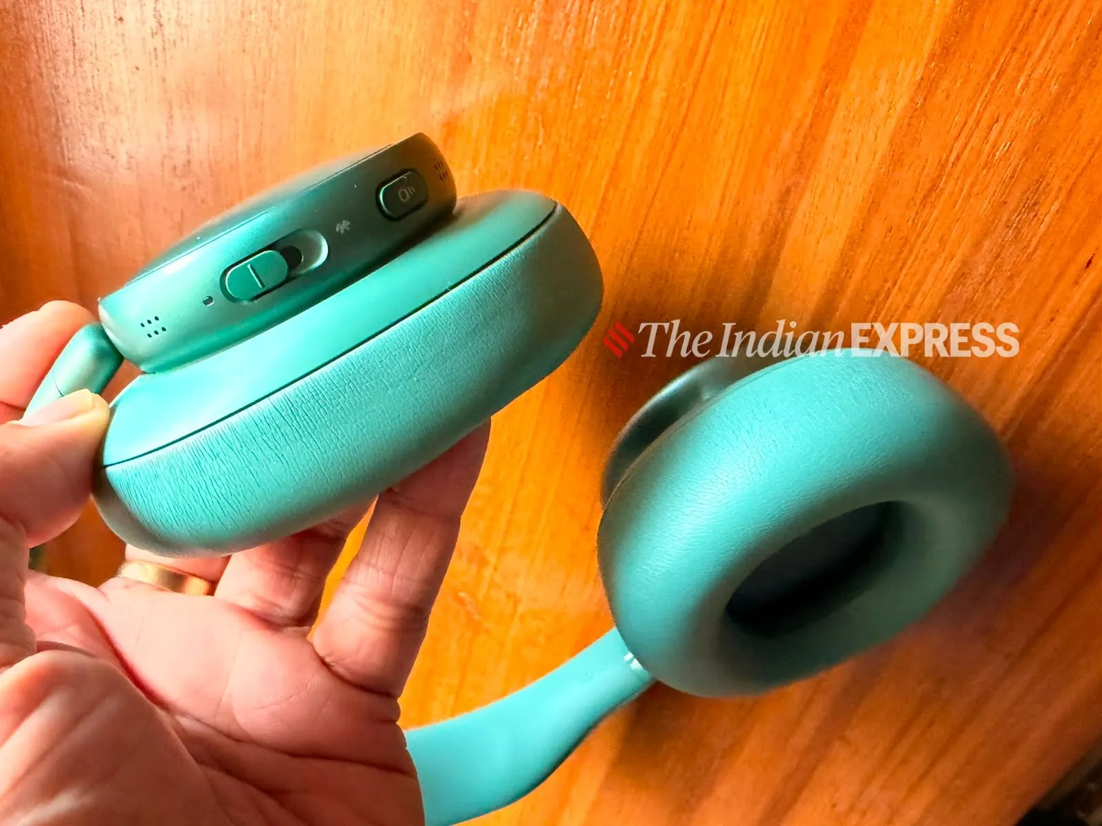 JBL Live 780 NC: A Game-Changer in Wireless Audio with Unprecedented Battery Life and Signature Sound