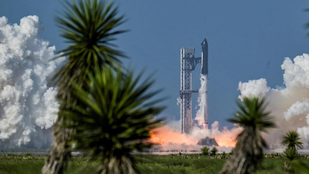 SpaceX Starship Achieves Pivotal 13th Test Flight, Propelling Lunar Ambitions and Martian Dreams Forward