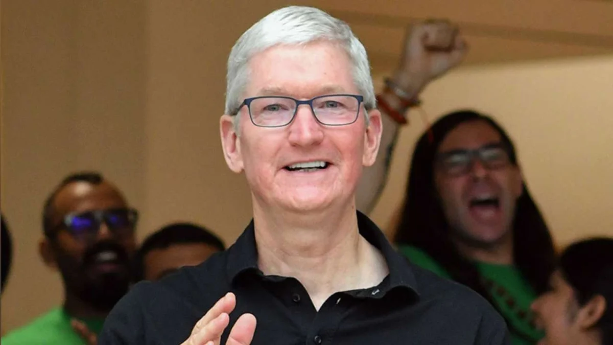 A New Chapter Begins: Tim Cook Departs as Apple CEO, John Ternus Takes the Helm