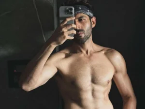 Kartik Aaryan Undergoes Knee Surgery Following On-Set Injury; Actor Discharged and Recovering