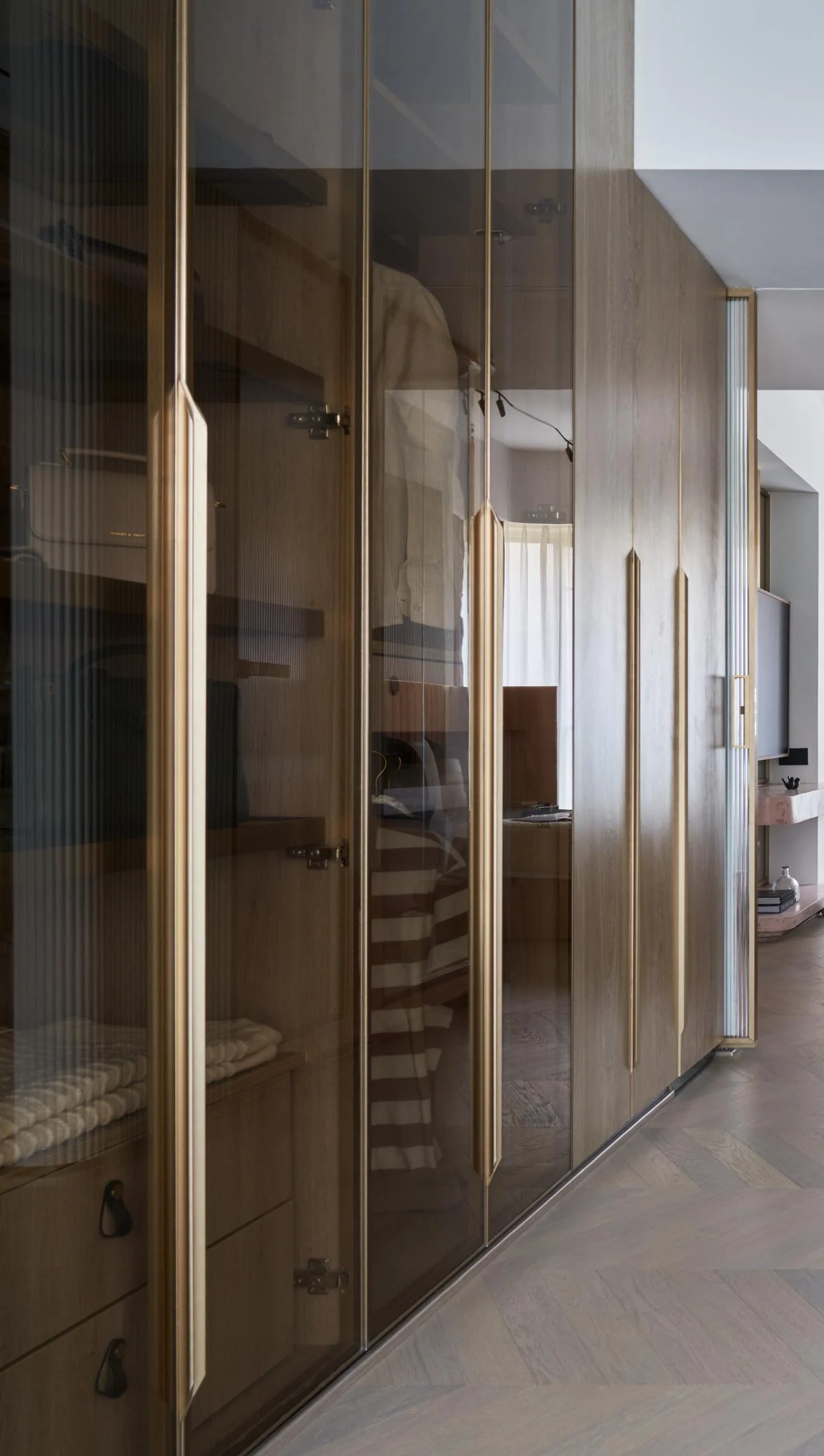 Maximizing Space, Minimizing Clutter: The Art of Wardrobe Design in India’s Compact Homes