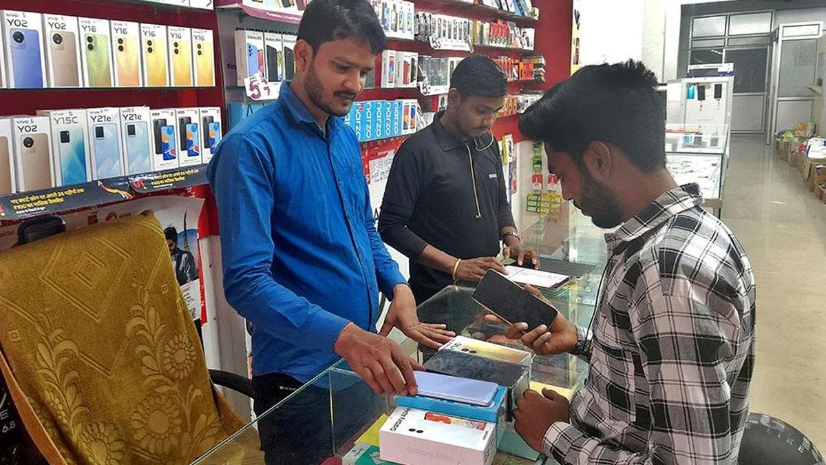 The Vanishing Act: India’s Budget Smartphone Segment Faces Extinction Amidst Soaring Memory Prices