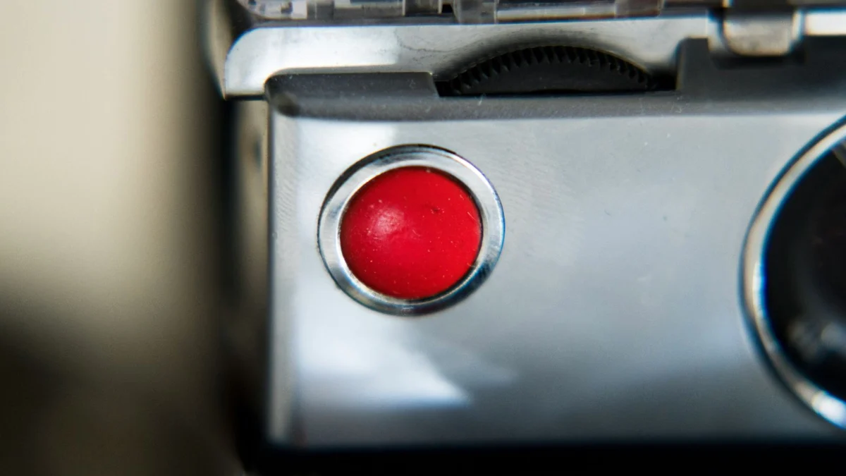 The AI Emergency Brake: Can a "Kill Switch" Halt a Runaway Future?