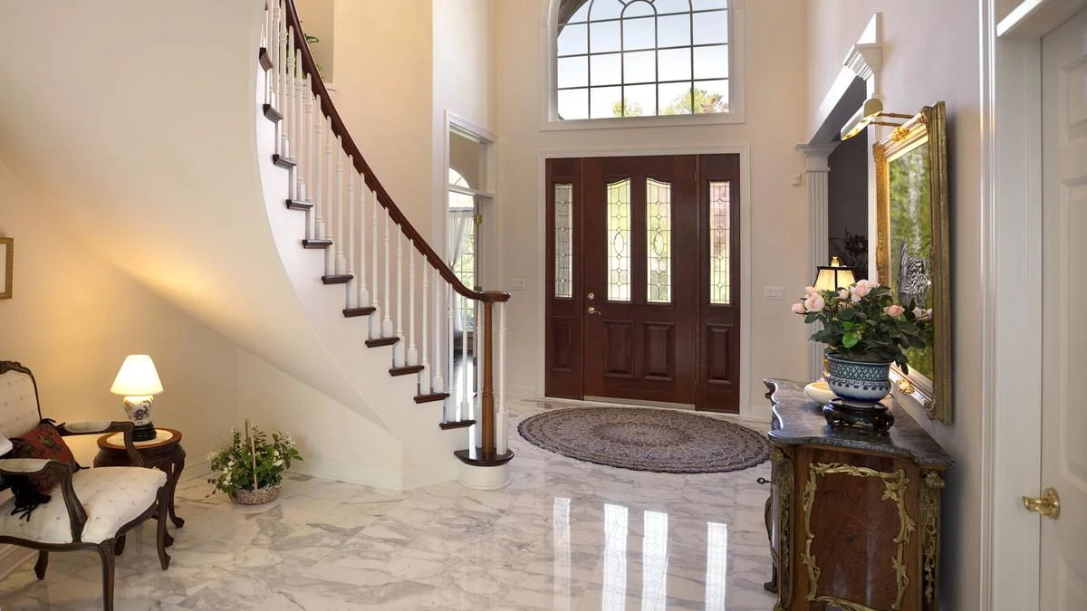 The Unseen Welcome: Why the First 60 Seconds Define the Residential Experience