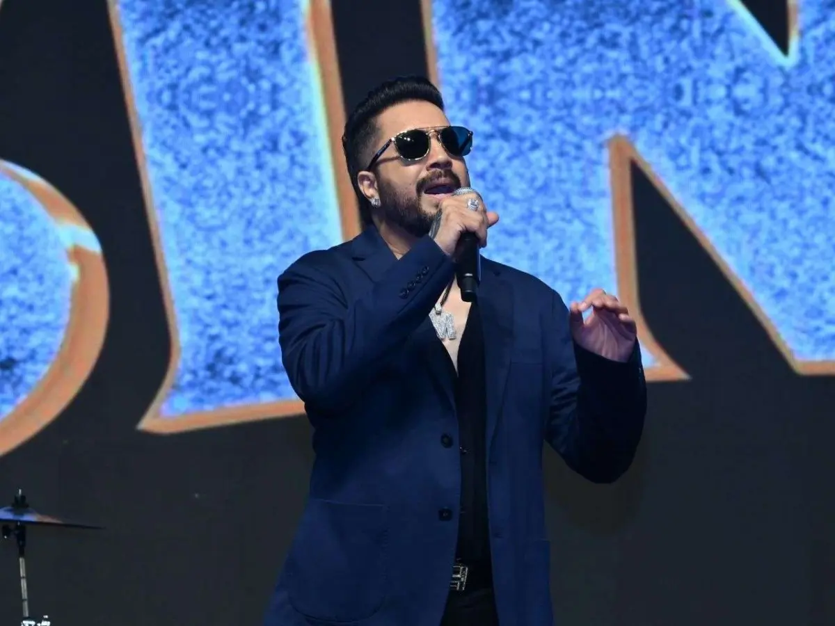 Mika Singh’s Unwavering Commitment to Live Performance Ignites Debate and Earns Fan Adoration at FICCI Frames 2026